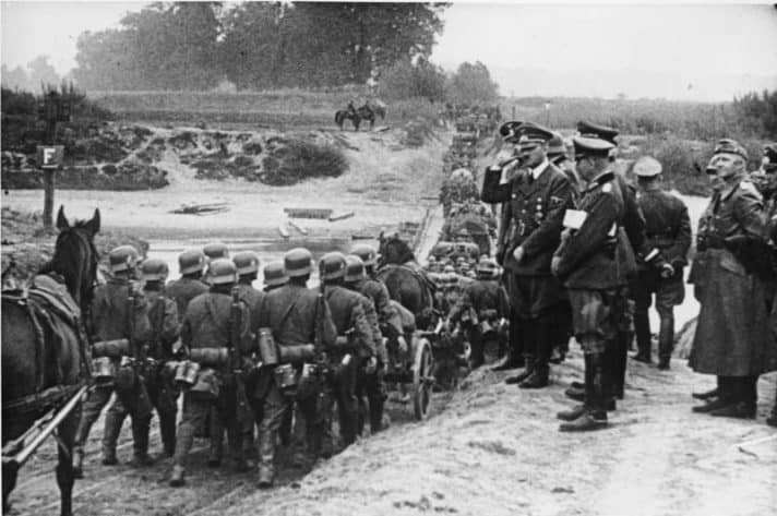 היטלר צופה בפלישה לפולין, ספטמבר 1939