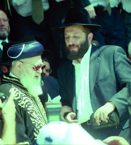 הרב עובדיה יוסף עם אריה דרעי, 2000 // צילום: אלון רון, ׳הארץ׳