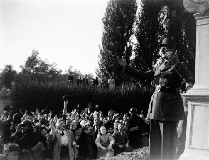 שארל דה גול בפריז, 1945 // צילום: Keystone-France, Gamma-Rapho via Getty Images IL