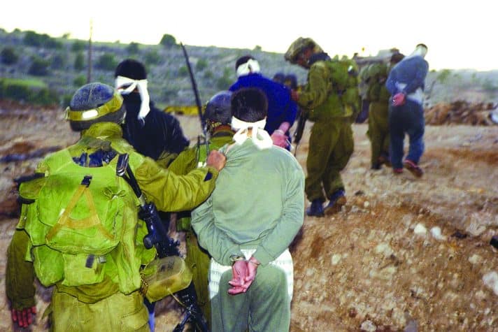 מעצרים ב'חומת מגן', 2002 // צילום: דובר צה״ל