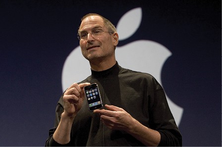 סטיב ג'ובס מציג את האייפון, 2007 צילום David Paul Morris, Getty Images IL