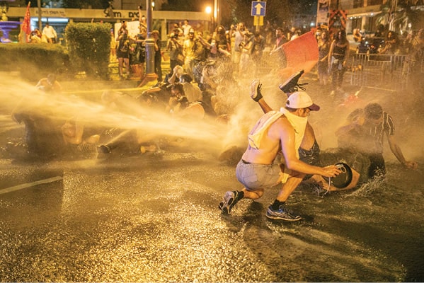 הפגנה מול מעון רה מ, קיץ 2020 צילום תומר אפלבאום, ׳הארץ׳