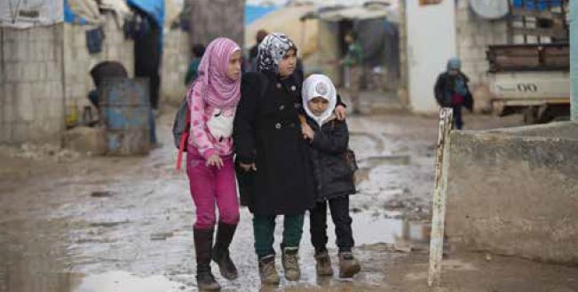 ילדות במחנה פליטים בסוריה, פברואר 2018 // צילום: Arif Hudaverdi Yaman, Getty Images IL