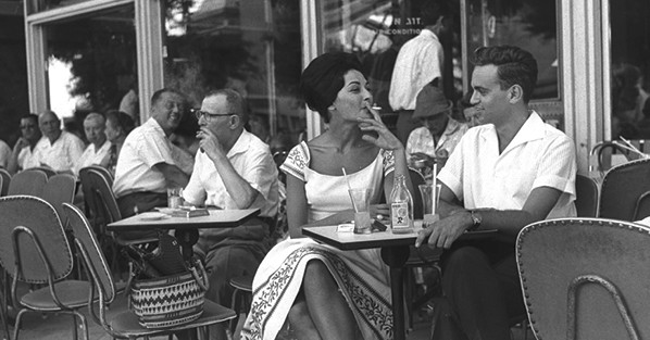 בית קפה בתל אביב, 1960 צילום-פריץ כהן, לע״מ