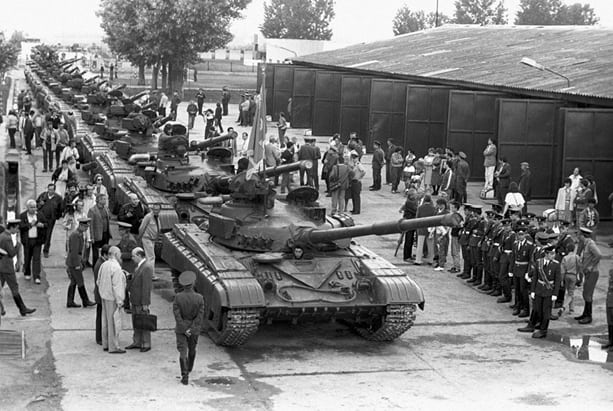 נסיגה של טנקים סובייטיים מהונגריה, 1990 צילום Miroslav Luzetsky